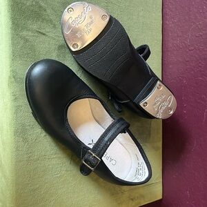 Capezio tap shoes sz 12 Wide for little girls. NWOT never used